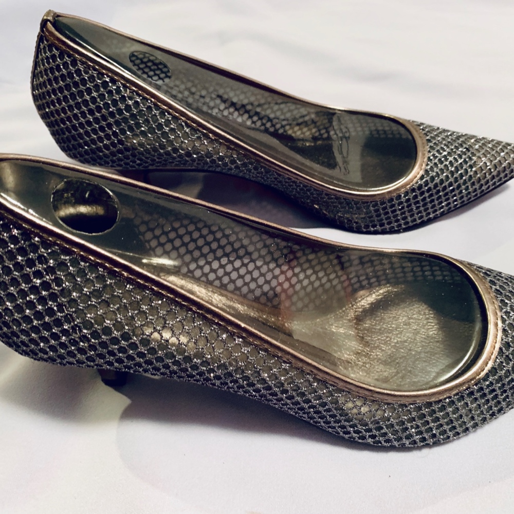 Adrienne Papell Evening silver/gold mesh shoes